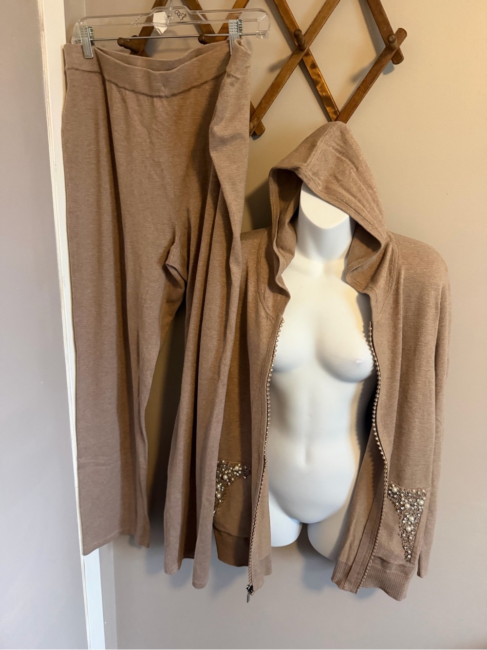 Zenergy Chico's Tan Cashmere Blend Embellished Hoodie & Pants Set Size large (2)